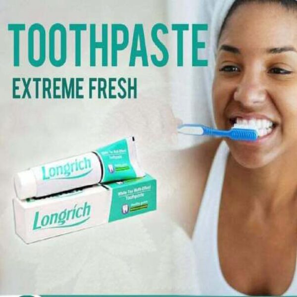 A woman brushing her teeth with longrich white tea toothpaste